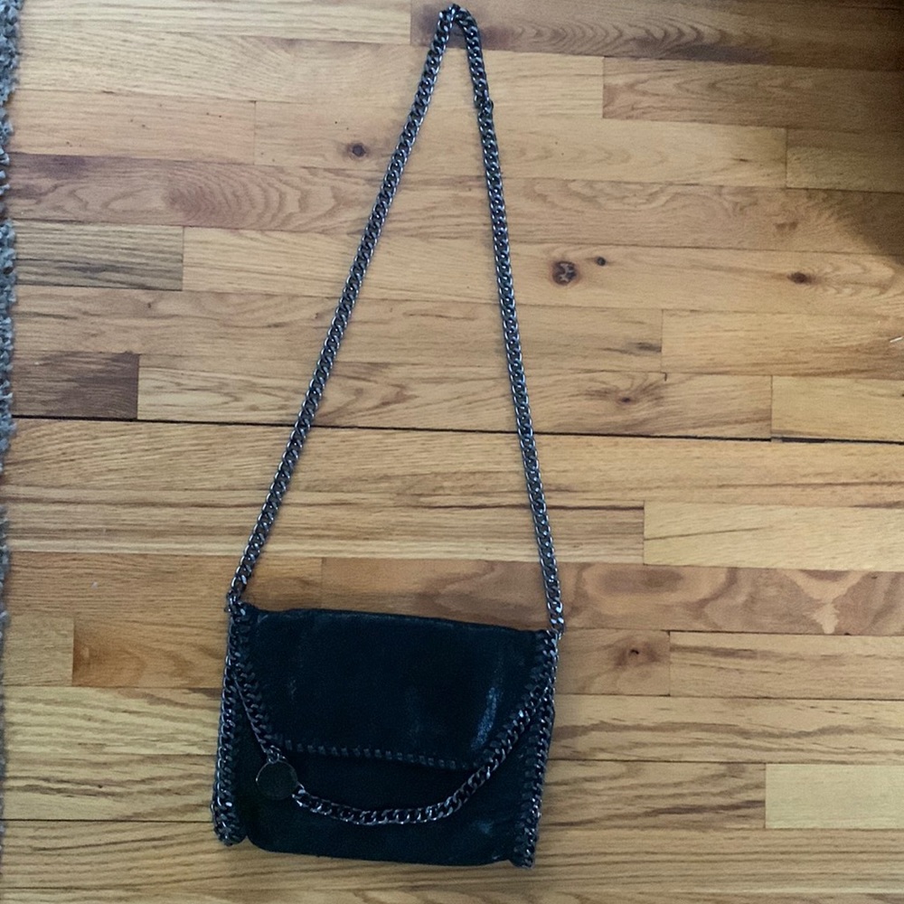 VEGAN LEATHER black crossbody bag with dark silver chain and leopard interior 🖤